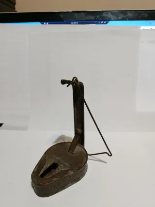 Antigua lámpara de aceite de metal Candil