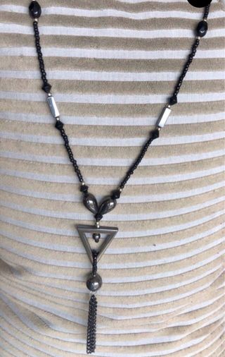 Collar de hematites, azabache y cadenas