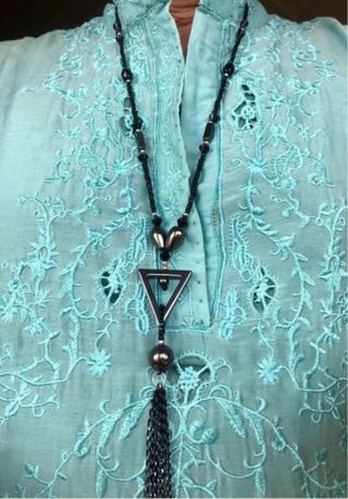 Collar de hematites, azabache y cadenas