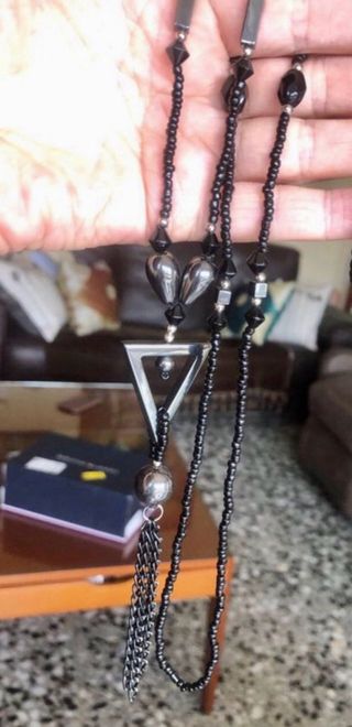 Collar de hematites, azabache y cadenas