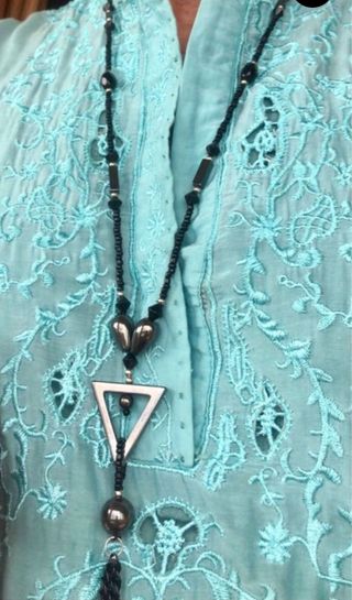 Collar de hematites, azabache y cadenas