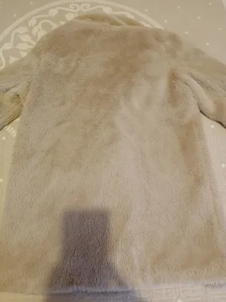 Abrigo pelo sintético beige