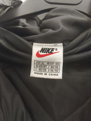 Chaqueta Nike Negra con Capucha