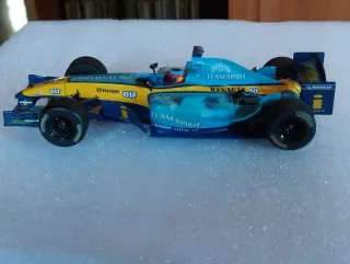 Scalextric Renault F1 R24