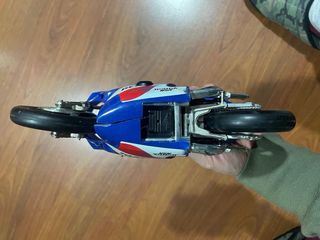 Moto Honda Carlos Checa Guiloy Réplica