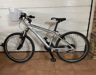 Bicicleta montaña cadete Rockrider Plata