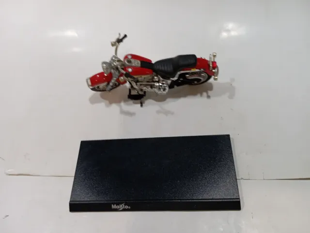 Moto Harley Davidson 1948 FLST Heritage Softail ev