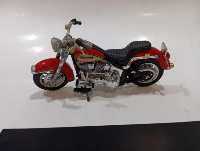 Moto Harley Davidson 1948 FLST Heritage Softail ev