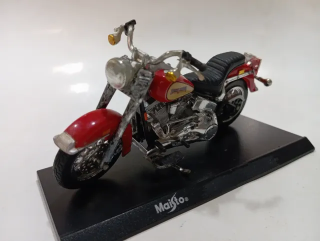 Moto Harley Davidson 1948 FLST Heritage Softail ev