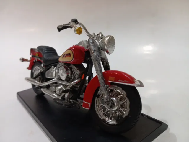 Moto Harley Davidson 1948 FLST Heritage Softail ev