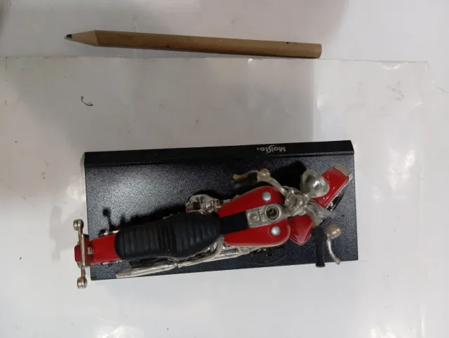 Moto Harley Davidson 1948 FLST Heritage Softail ev