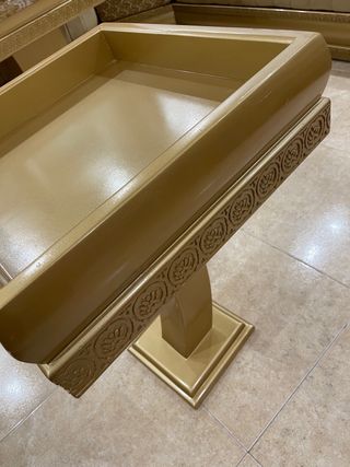 Mesitas auxiliares doradas