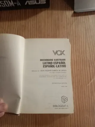 diccionario_illustrado_latino_espanol_vv