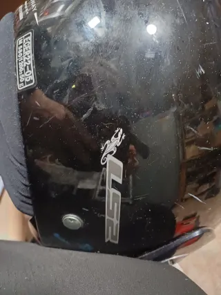 Casco de moto negro