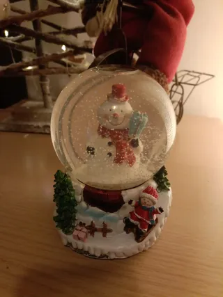 Bola de nieve musical navideña