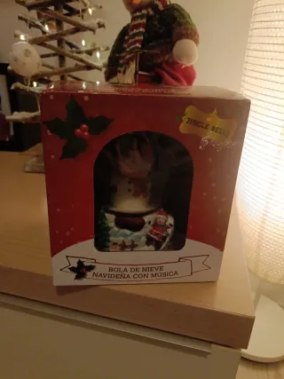 Bola de nieve musical navideña