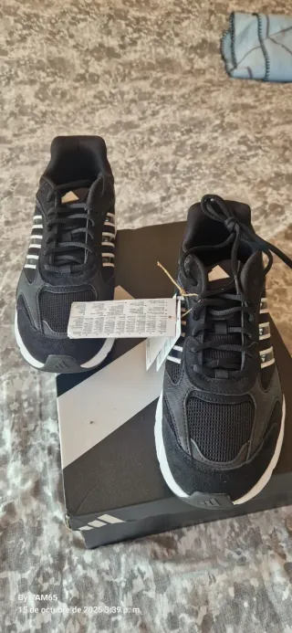 Zapatillas Adidas Negras y Blancas