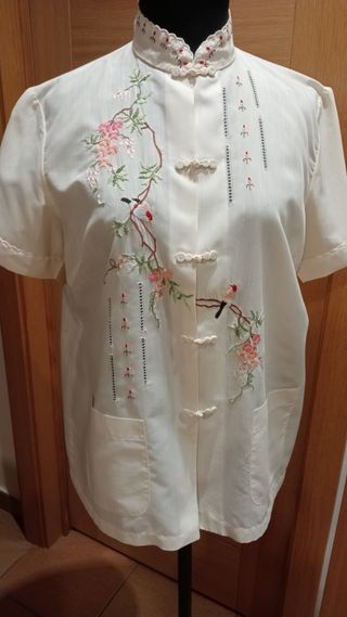 Blusa bordada a mano estilo oriental