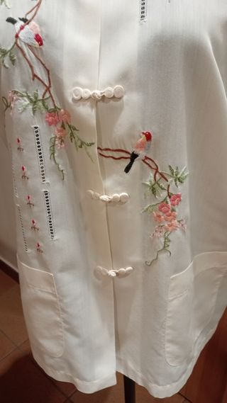 Blusa bordada a mano estilo oriental