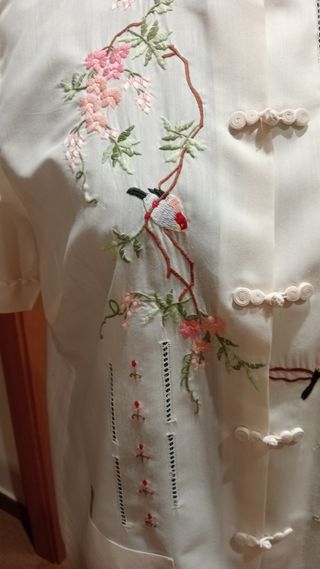 Blusa bordada a mano estilo oriental