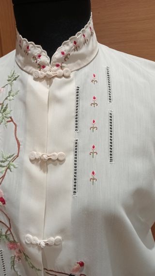 Blusa bordada a mano estilo oriental
