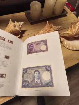 Libro El Franquismo en Sellos y Billetes