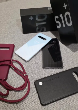 Due Samsung Galaxy S10+ (Bianco e Nero)