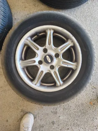 4 ruedas con llantas Ford Focus