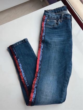 Vaqueros con brillo lateral