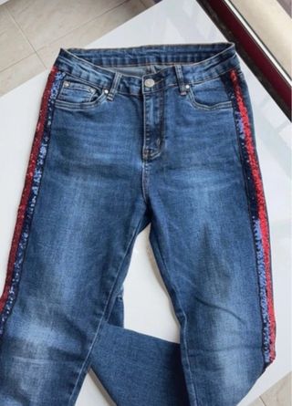 Vaqueros con brillo lateral