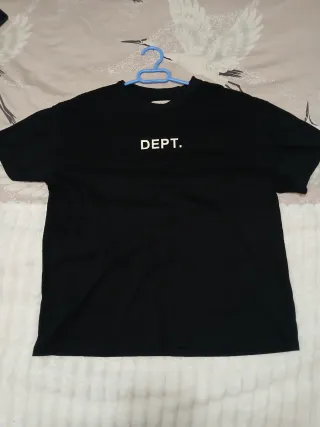 Camiseta Negra Hombre DEPT.