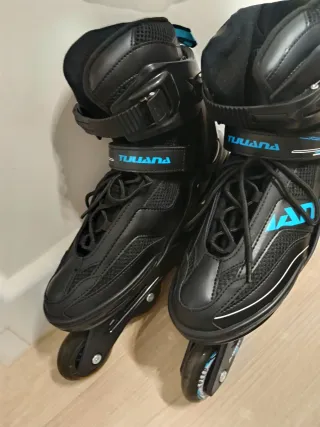 Patines 43-44. Protección y bolsa regalo. 1 uso