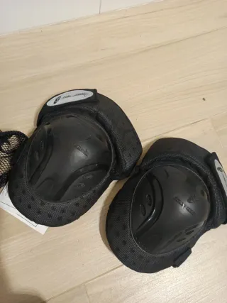 Patines 43-44. Protección y bolsa regalo. 1 uso