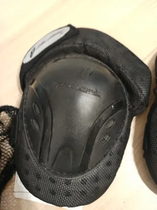 Patines 43-44. Protección y bolsa regalo. 1 uso