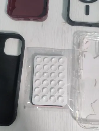 4 custodie per iPhone 15 + ventose