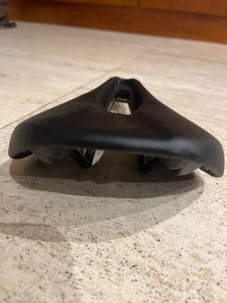 Sillín de bicicleta negro