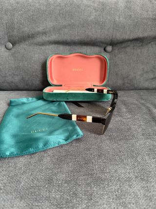 Gafas de Sol Gucci Negras y Doradas