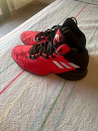 Zapatillas Baloncesto Adidas Rojas y Negras