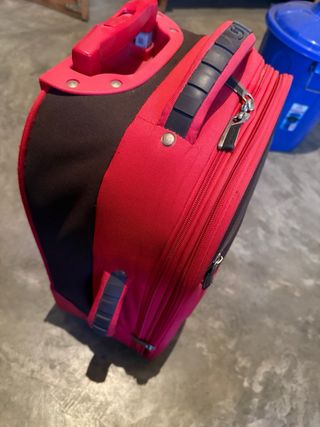Maleta de viaje roja