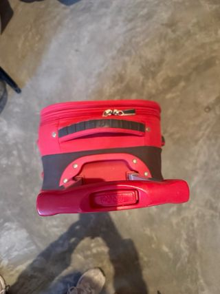 Maleta de viaje roja