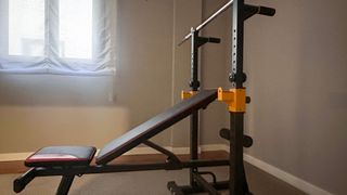 Banco musculación + rack regulable + 4 barras