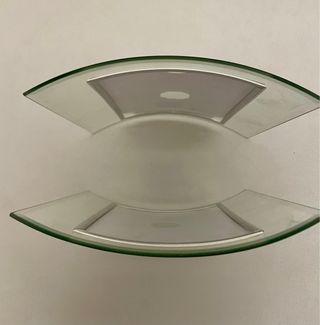 Coppia di eleganti cornici ricurve