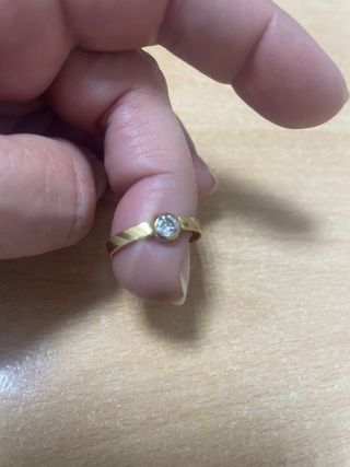 Anillo con circonita
