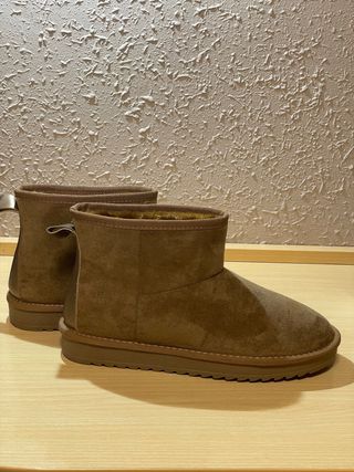Stivali in stile UGG marroni in pelo