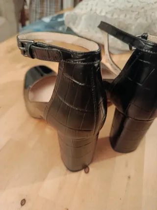 ZAPATOS CHAROL NEGROS MUJER MARCA CLARK'S N. 40