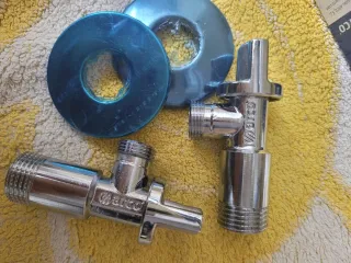 4 Válvulas de Escuadra Delta DE650