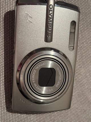 Cámara Olympus M1010 10.1 MP Plata