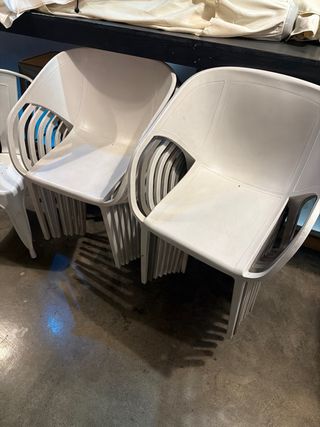 Mesas y Sillas Mahou