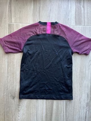 Camiseta Nike niño negra y fucsia