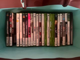 Xbox 360 Negra con 2 Mandos y Juegos